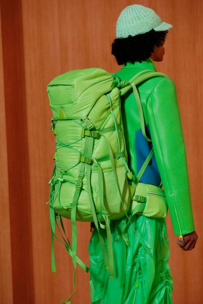 Мужская коллекция Louis Vuitton Весна-Лето 2022: сумки, сундуки, косметички, рюкзаки