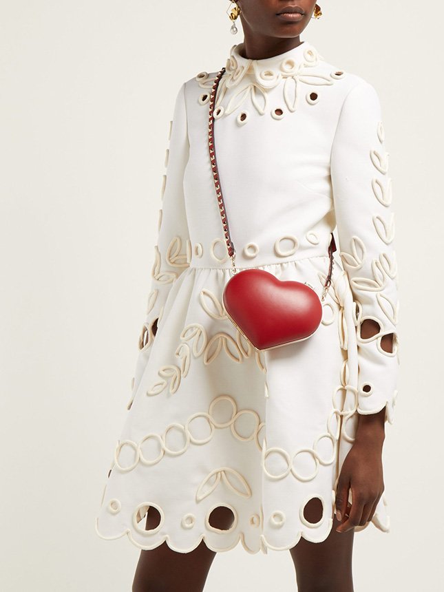 Сумка в форме сердца: 13 сумок-сердечек от топ-6 люксовых брендов